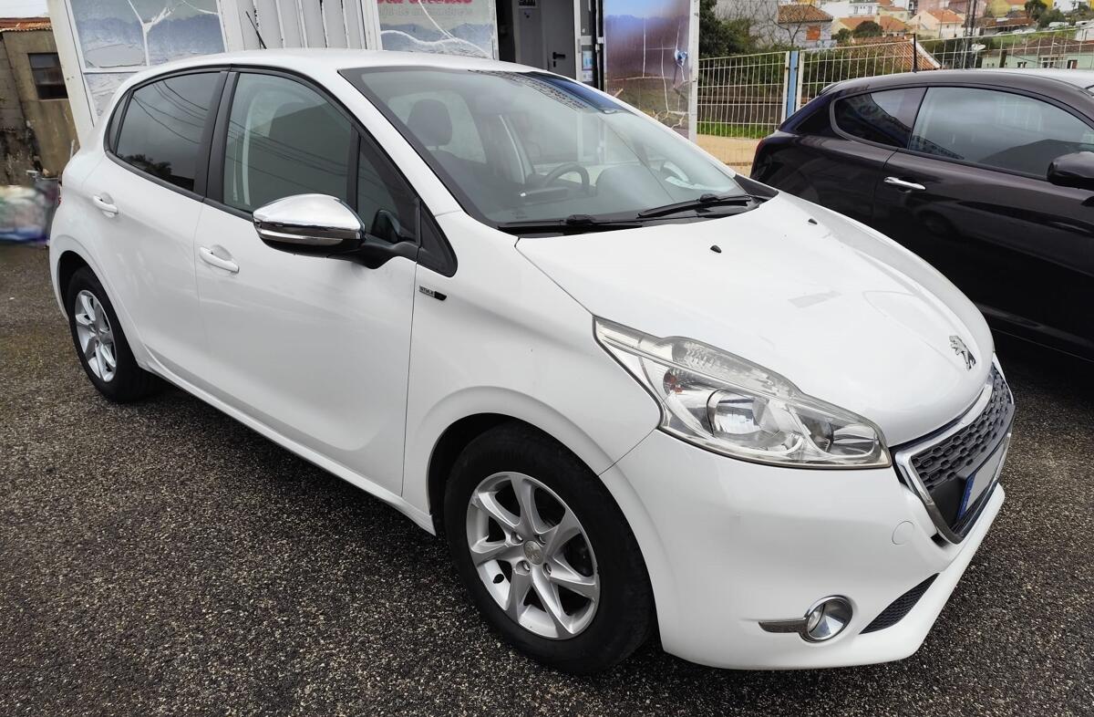 PEUGEOT 208 1.2 VTi SE Style