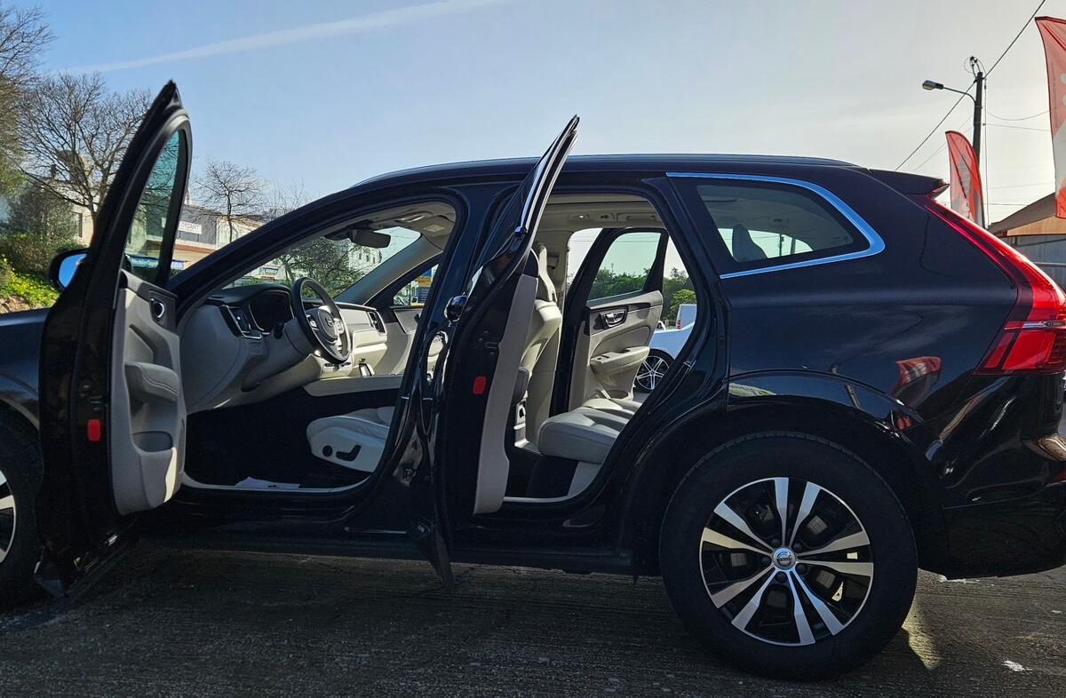 VOLVO XC60 2.0 T6 PHEV Core AWD