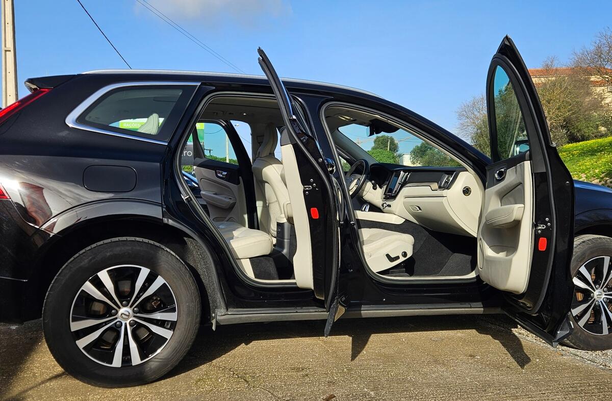 VOLVO XC60 2.0 T6 PHEV Core AWD