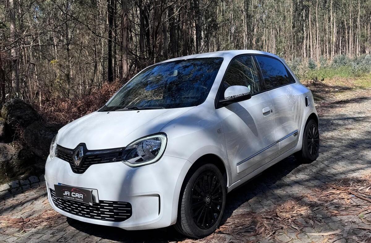 RENAULT Twingo E-Tech. 22 Urban Night