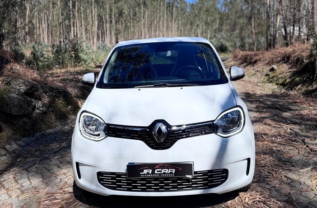 RENAULT Twingo E-Tech. 22 Urban Night