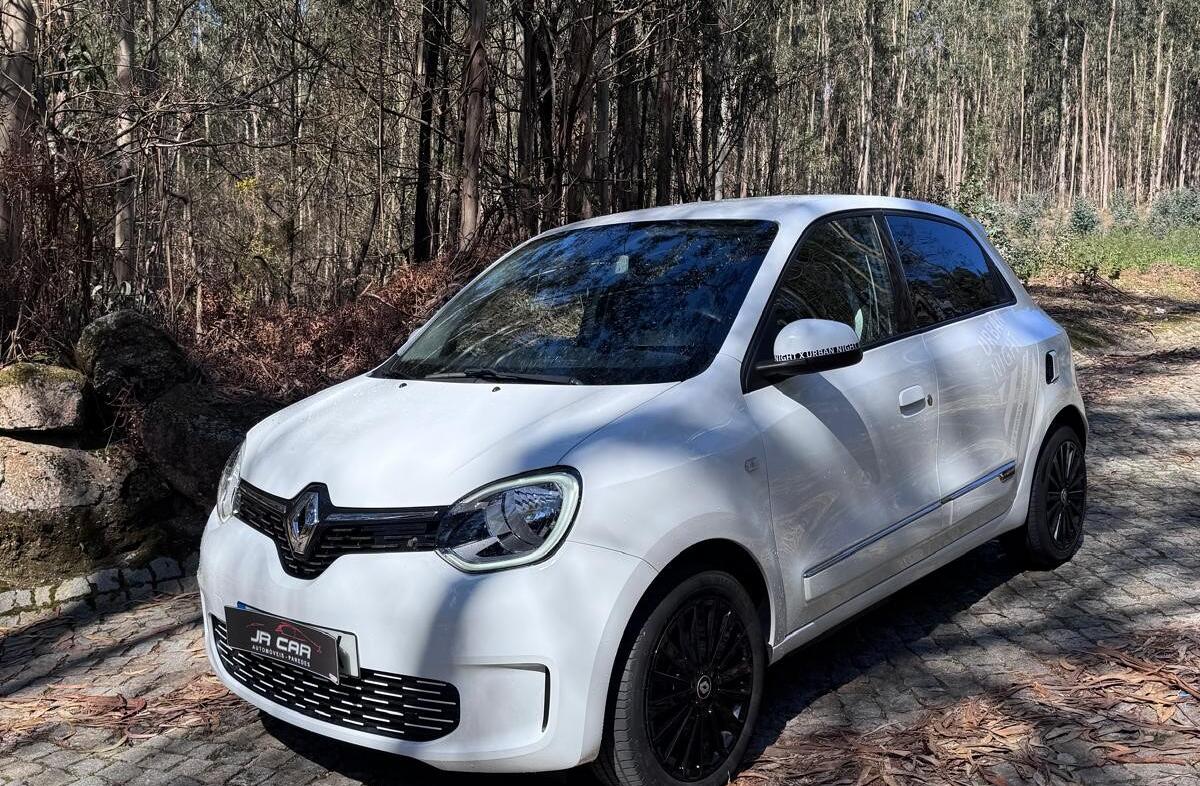 RENAULT Twingo E-Tech. 22 Urban Night