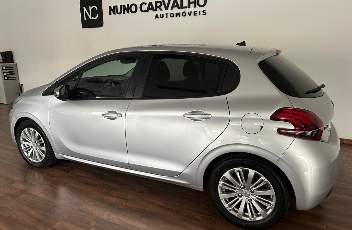 PEUGEOT 208 1.2 PureTech Style