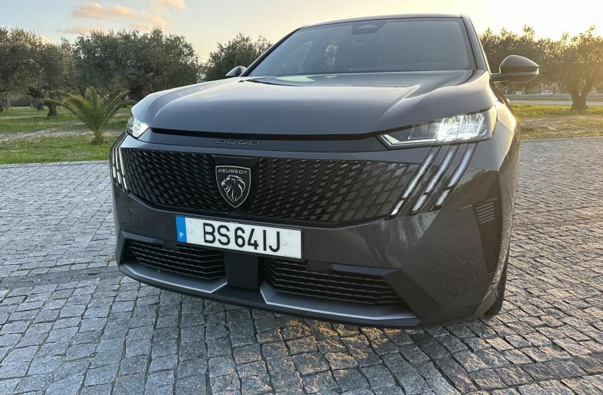 PEUGEOT 3008 1.2 Hybrid Allure e-DCS6