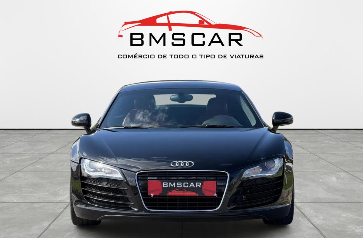 AUDI R8 4.2 FSi V8 quattro R-tronic