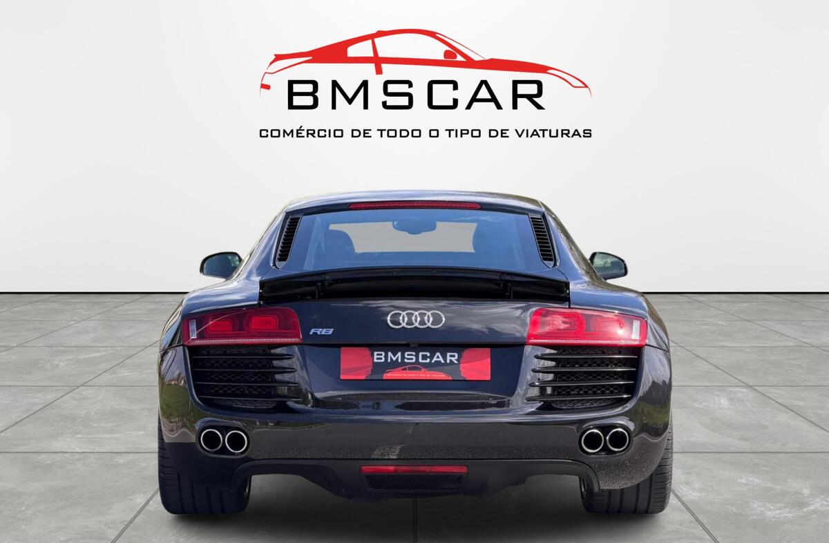 AUDI R8 4.2 FSi V8 quattro R-tronic