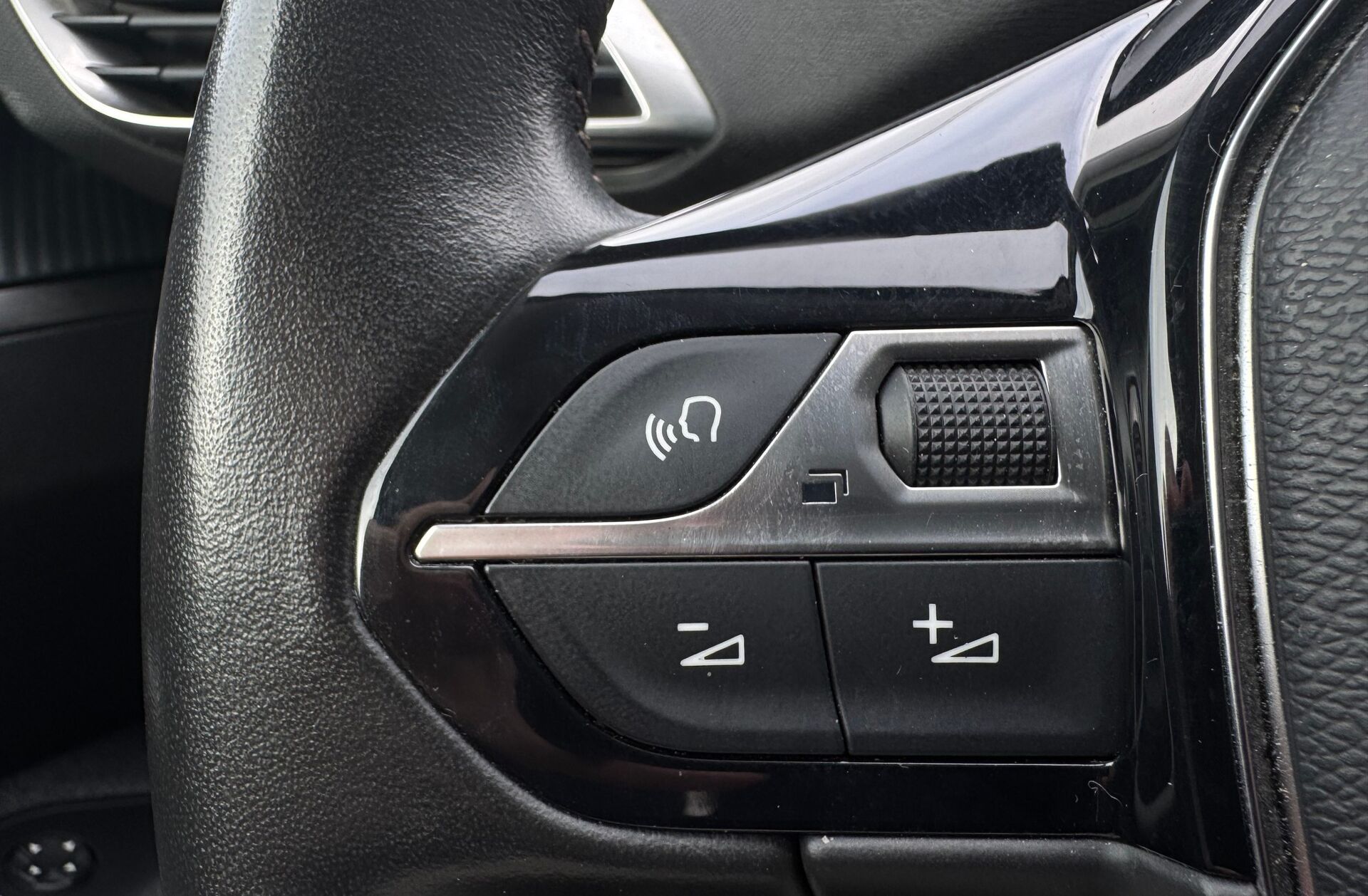 PEUGEOT 3008 1.5 BlueHDi Allure Pack