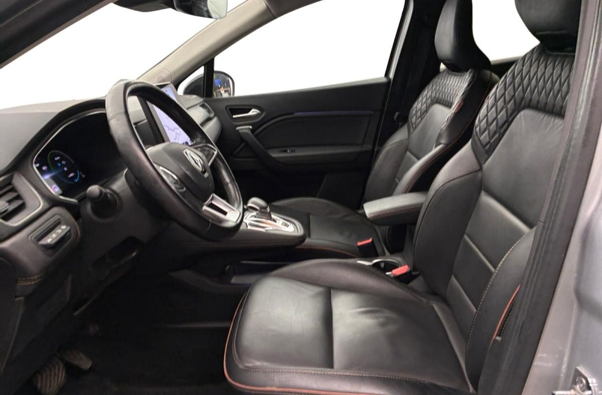 RENAULT Captur 1.6 E-Tech Initiale Paris