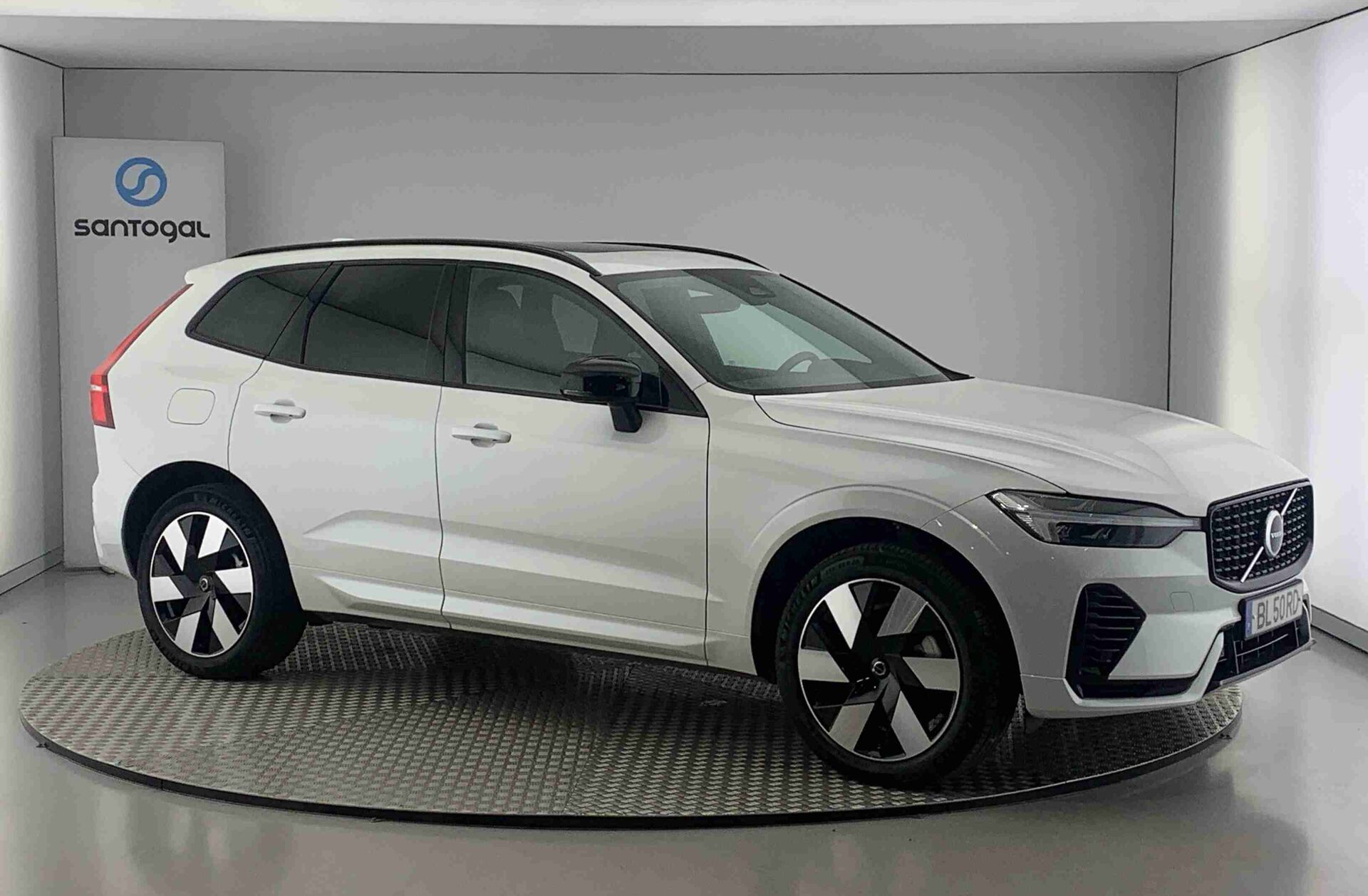 VOLVO XC60 2.0 T6 PHEV Plus Dark AWD