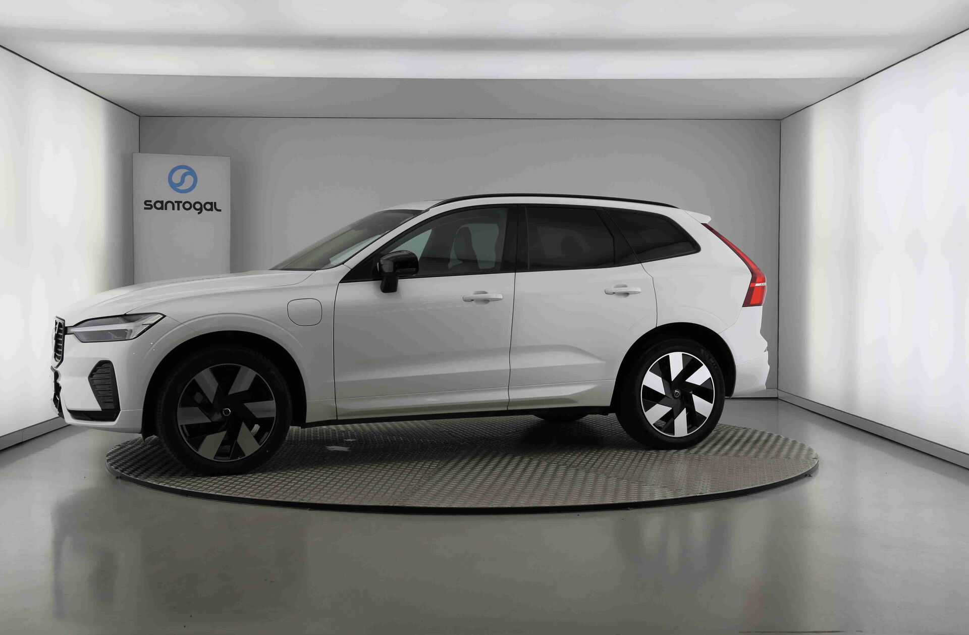 VOLVO XC60 2.0 T6 PHEV Plus Dark AWD