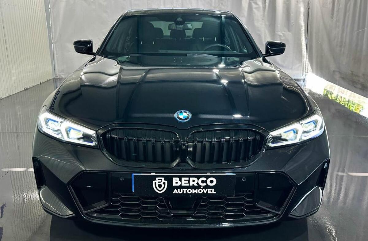 BMW Serie-3 330 e Pack Desportivo M Auto