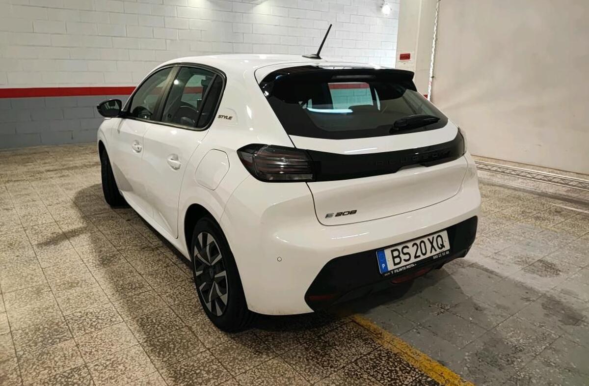 PEUGEOT 208 e- 51 kWh GT