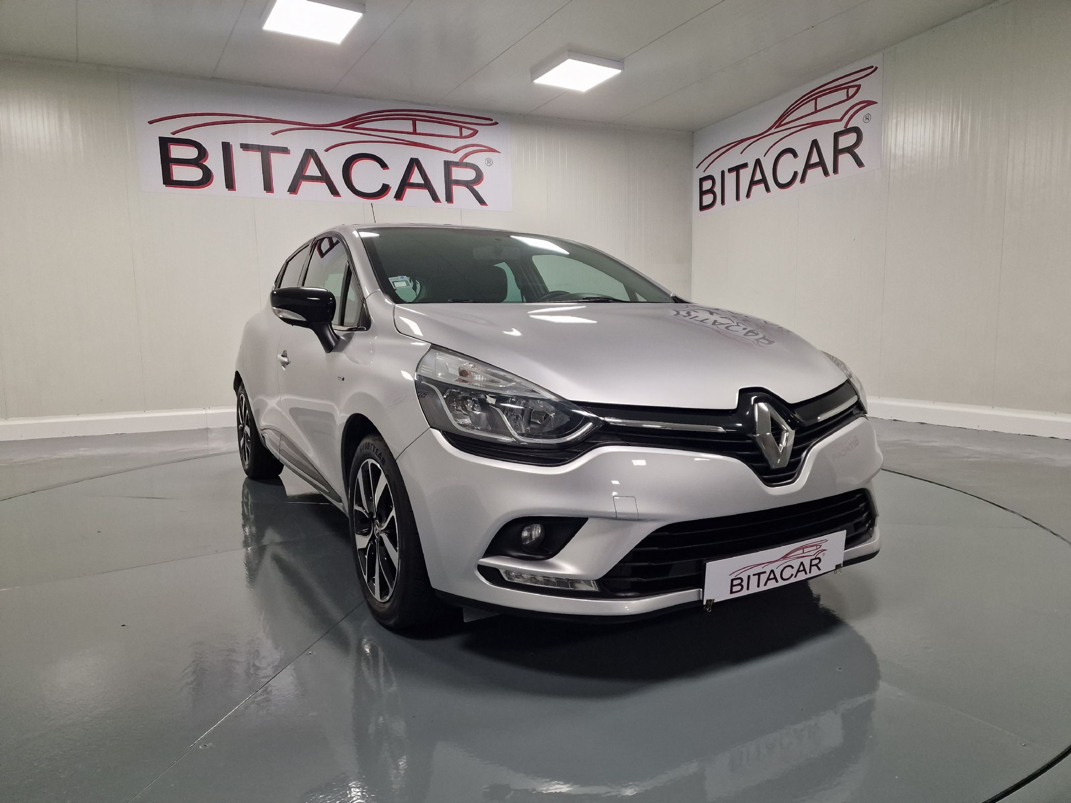 Renault Clio 1.5 dCi Limited com 116 000 km por 15 900 € BITACAR | Porto