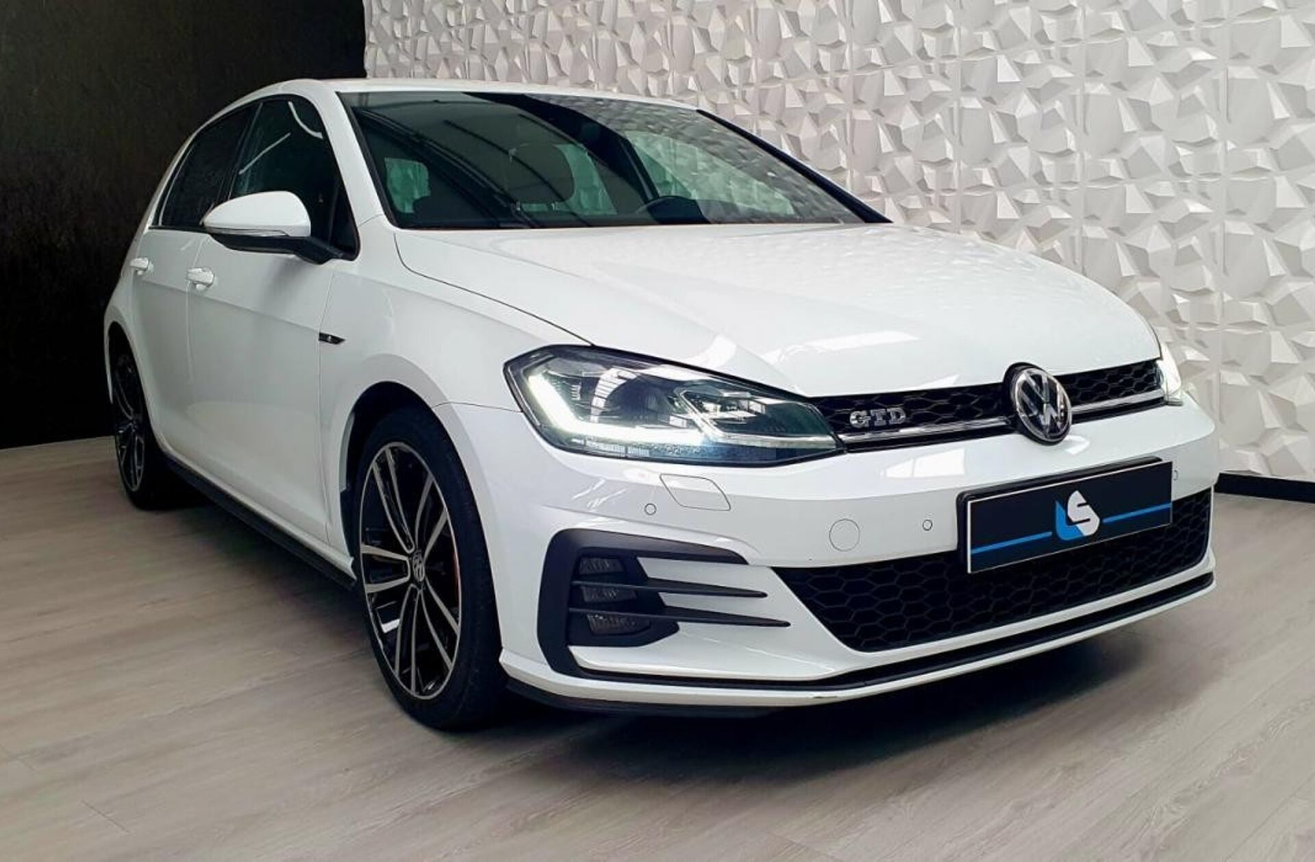 VOLKSWAGEN Golf 2.0 TDi GTD