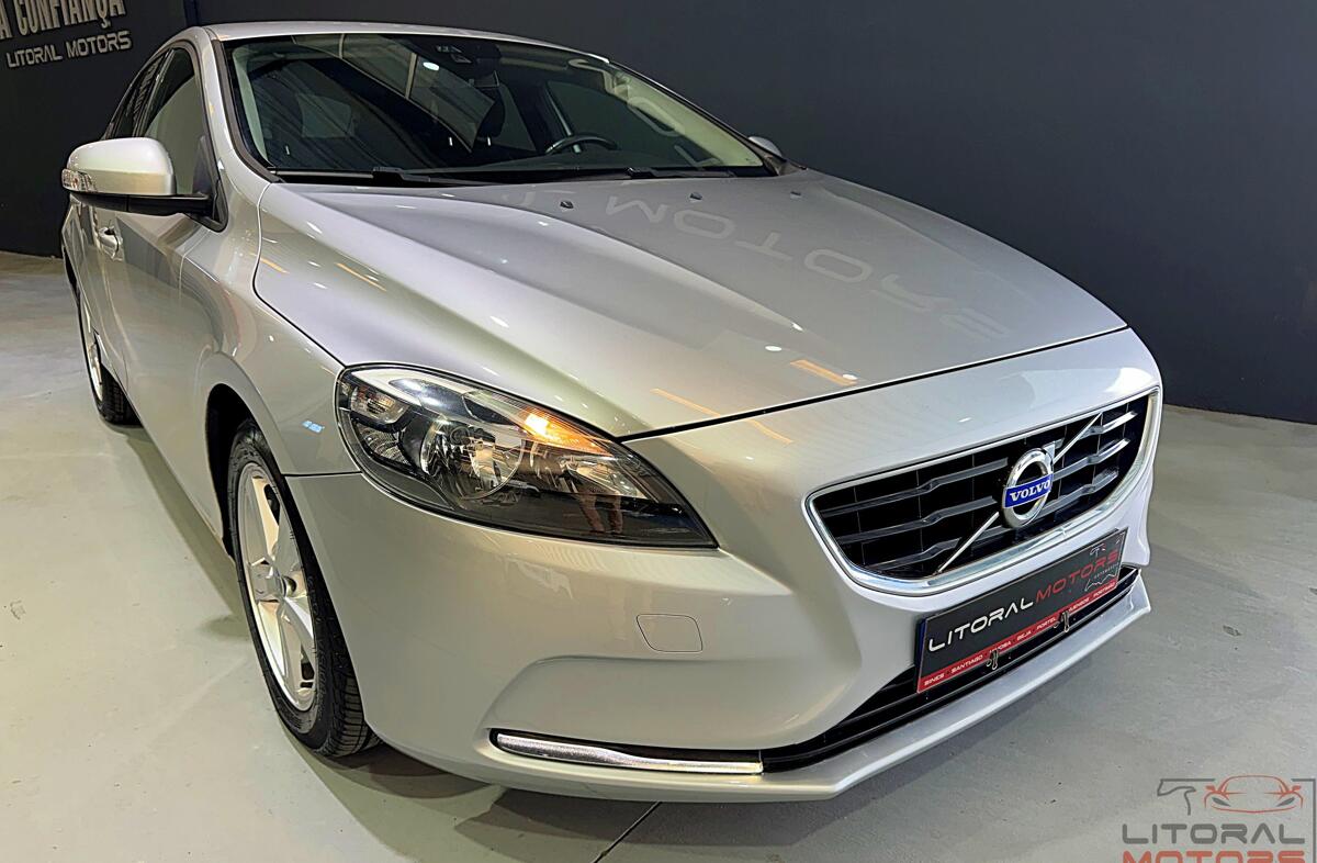 VOLVO V40 1.6 D2 Momentum Powershift