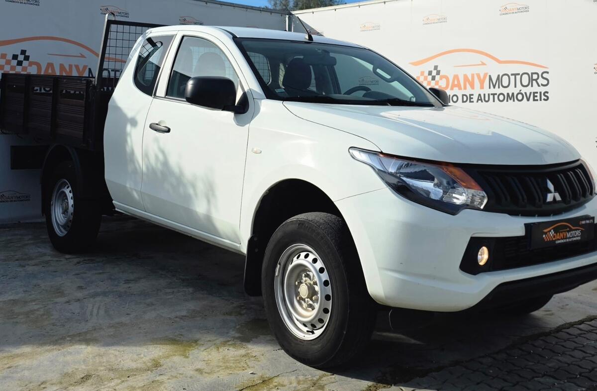 MITSUBISHI L 200 2.4 DI-D CD Invite 4WD