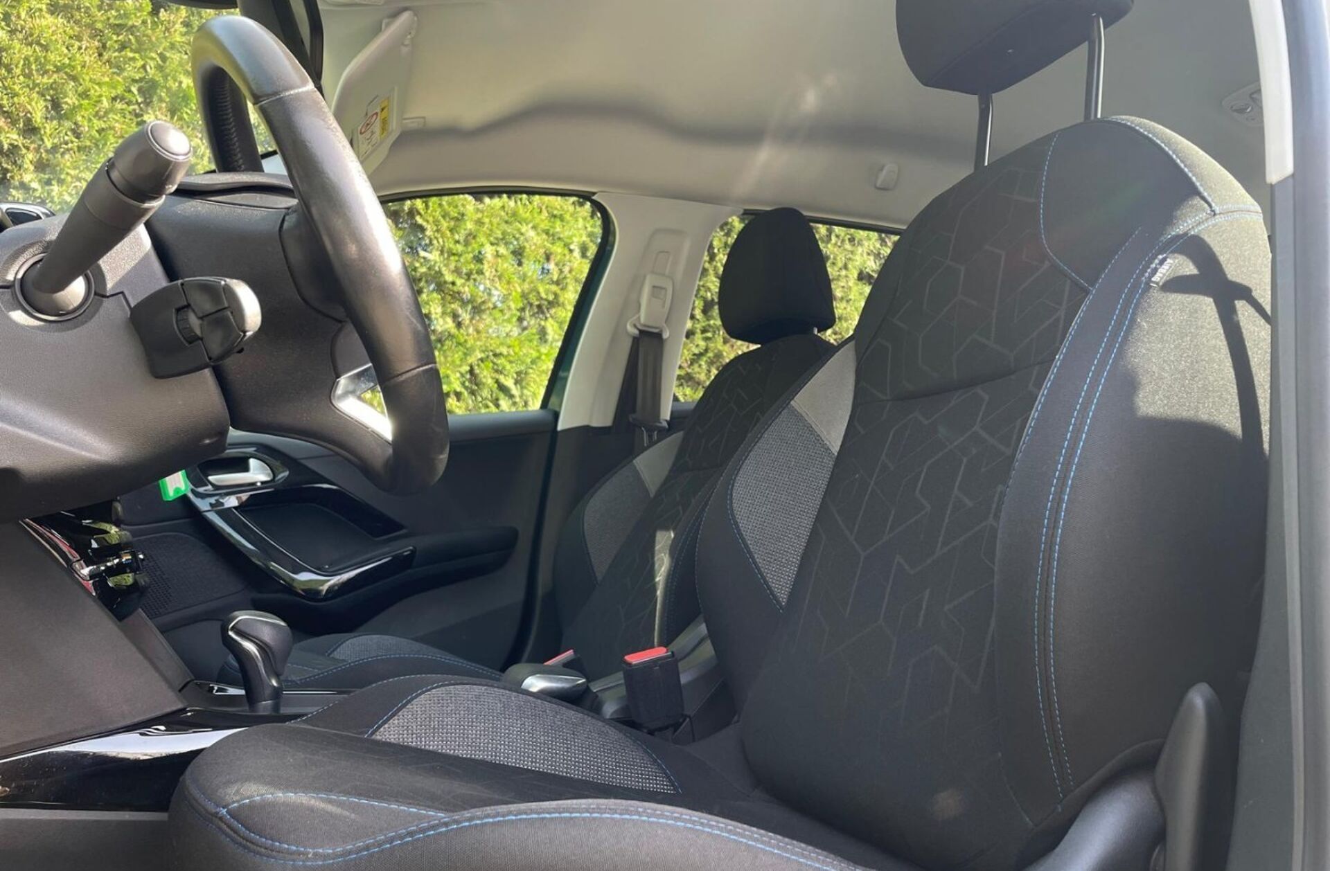 PEUGEOT 2008 1.2 PureTech Signature EAT6