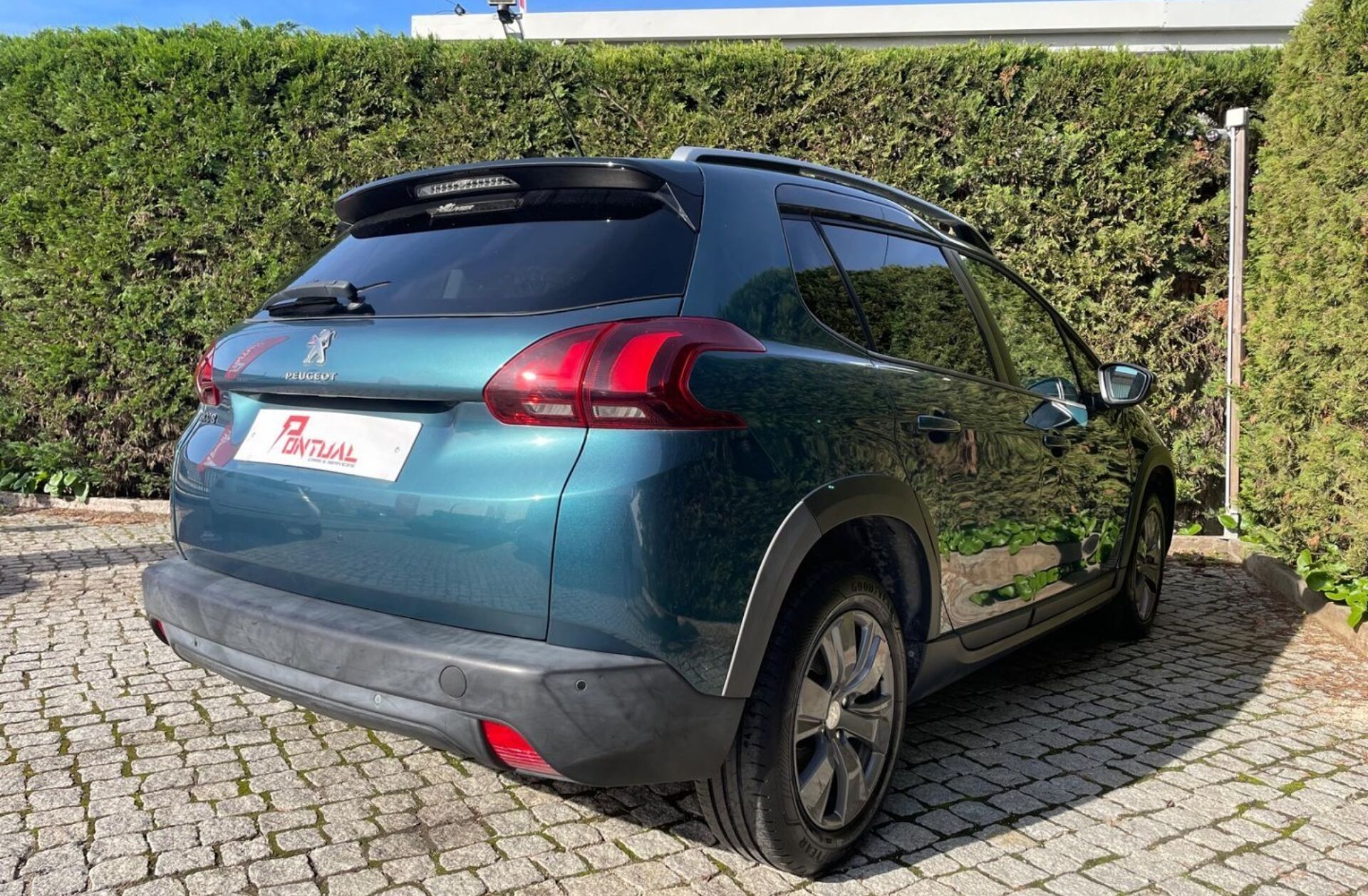 PEUGEOT 2008 1.2 PureTech Signature EAT6