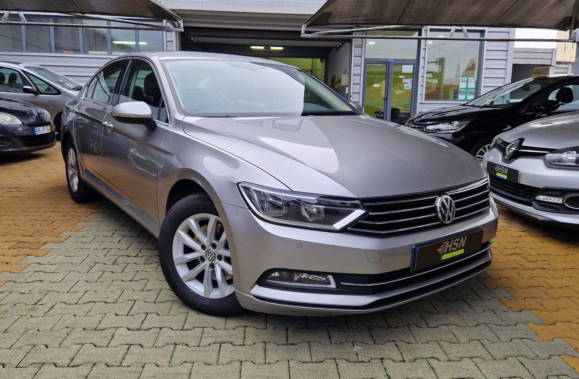 VOLKSWAGEN Passat 1.6 TDi Confortline