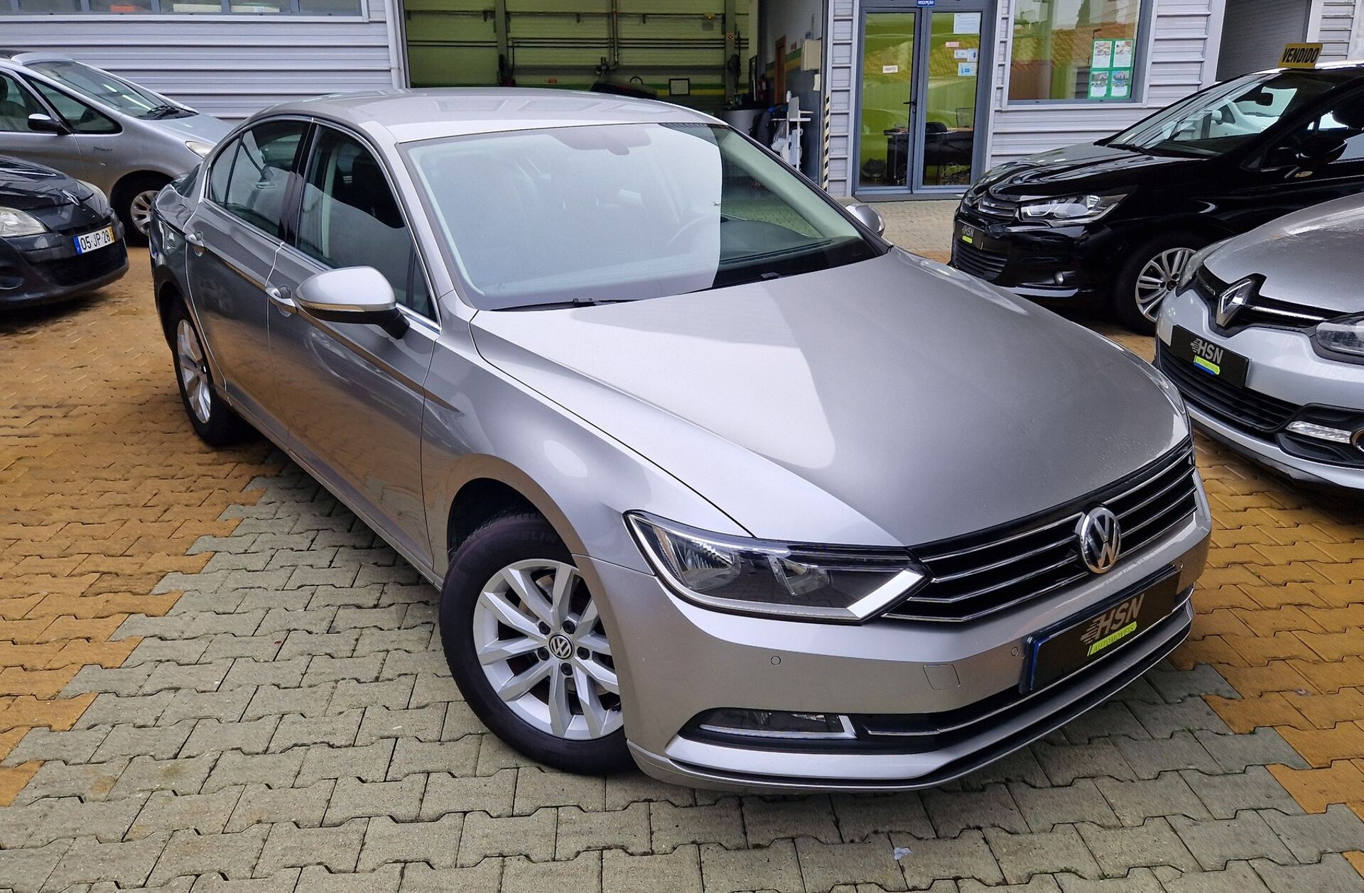 VOLKSWAGEN Passat 1.6 TDi Confortline