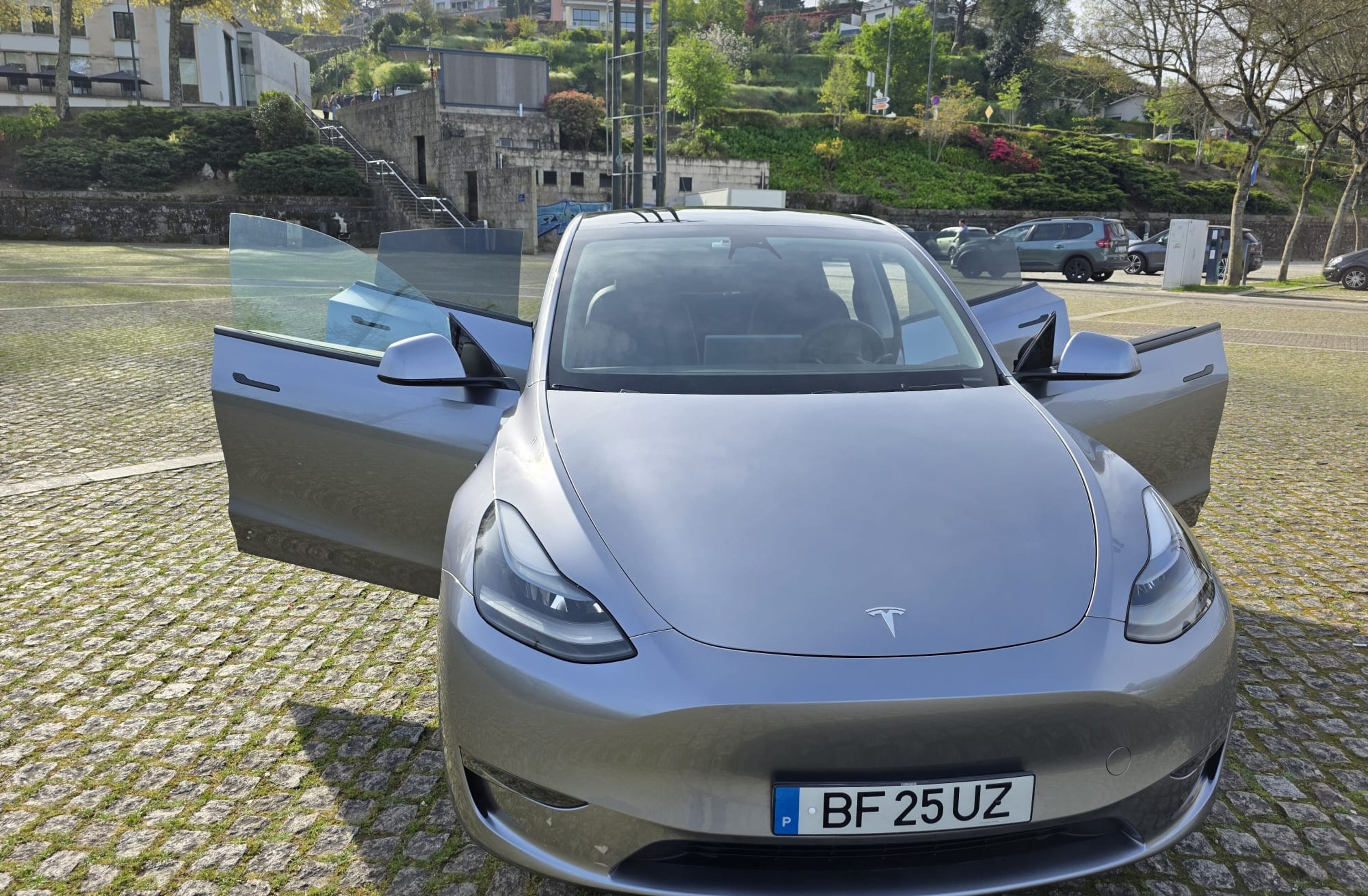 TESLA Model Y Long RangeDUAL MOTOR Tração Integral Launch Series