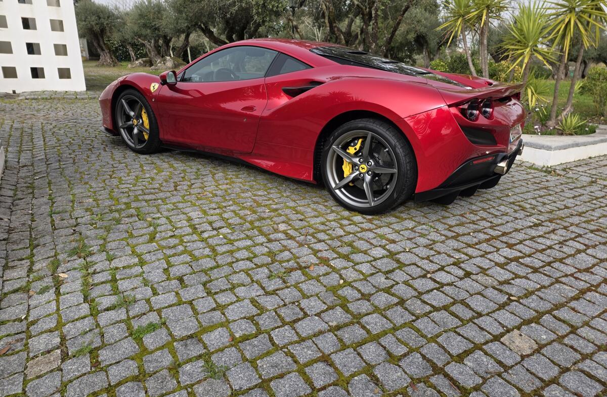 FERRARI F8 Spider