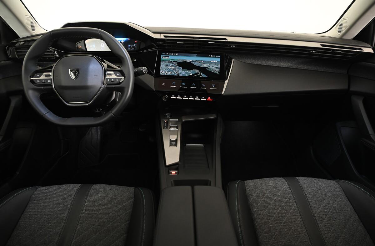 PEUGEOT 408 1.2 PureTech Allure EAT8