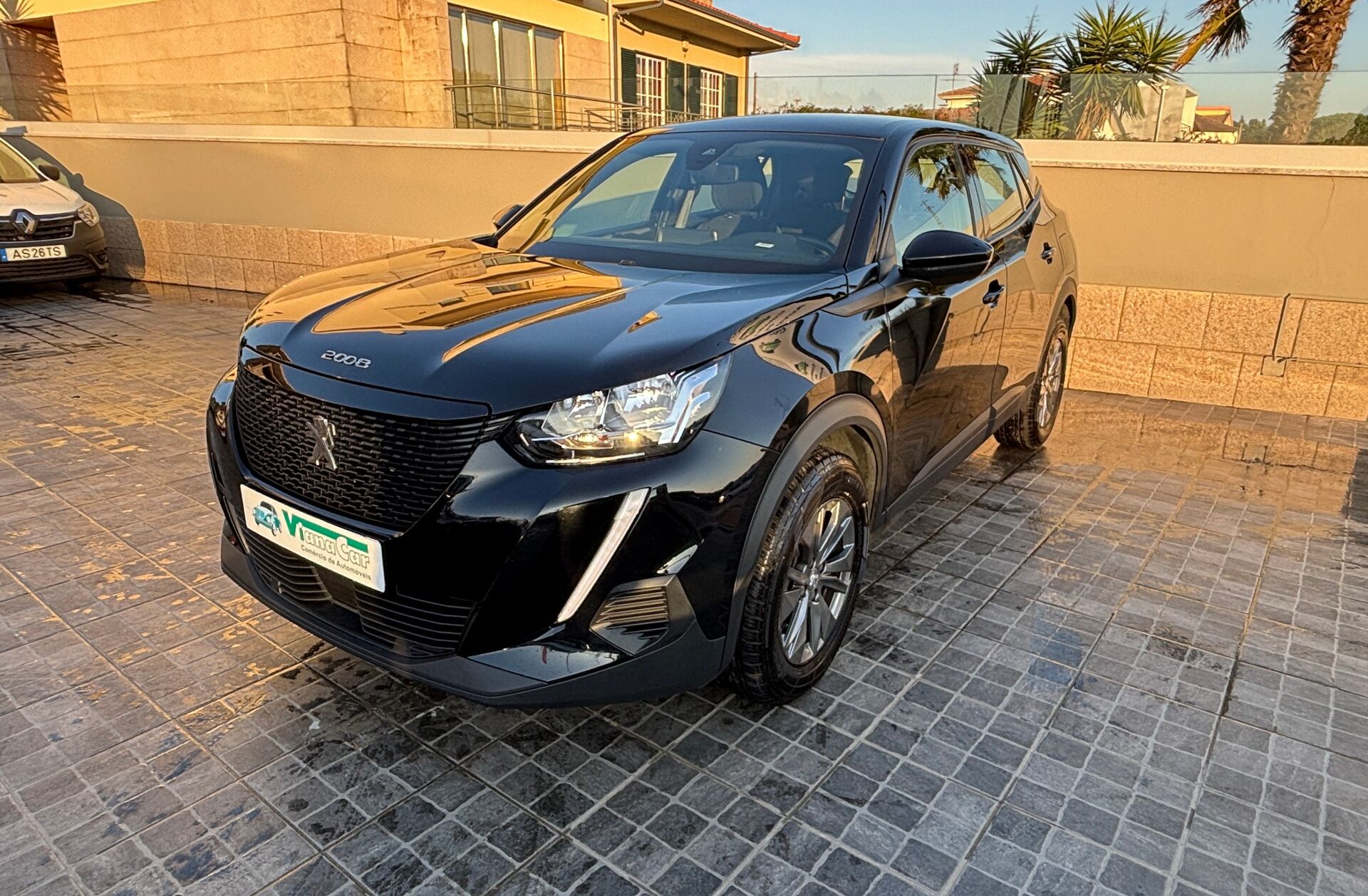 PEUGEOT 2008 1.5 BlueHDi Active EAT8