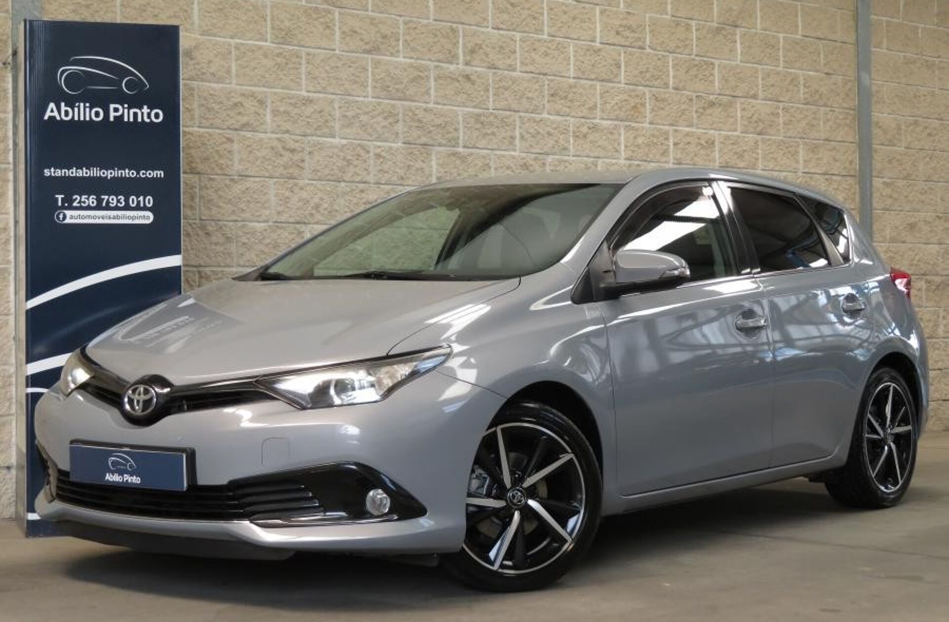 TOYOTA Auris 1.4 D-4D Com. +P.Sport+Navi