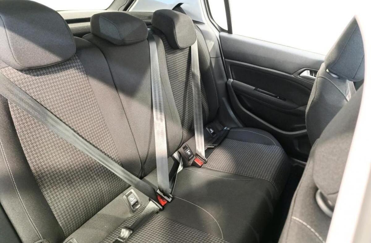 PEUGEOT 308 1.5 BlueHDi Business Line