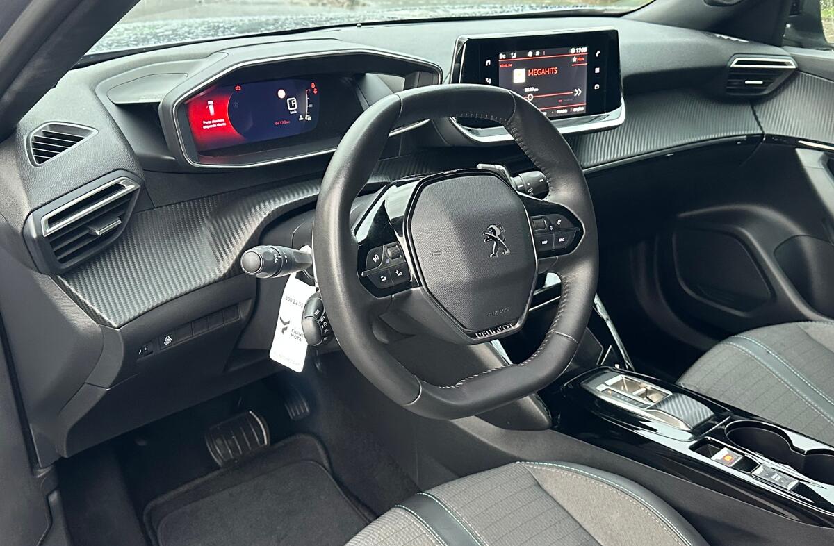 PEUGEOT 2008 1.2 PureTech Allure Pack EAT8