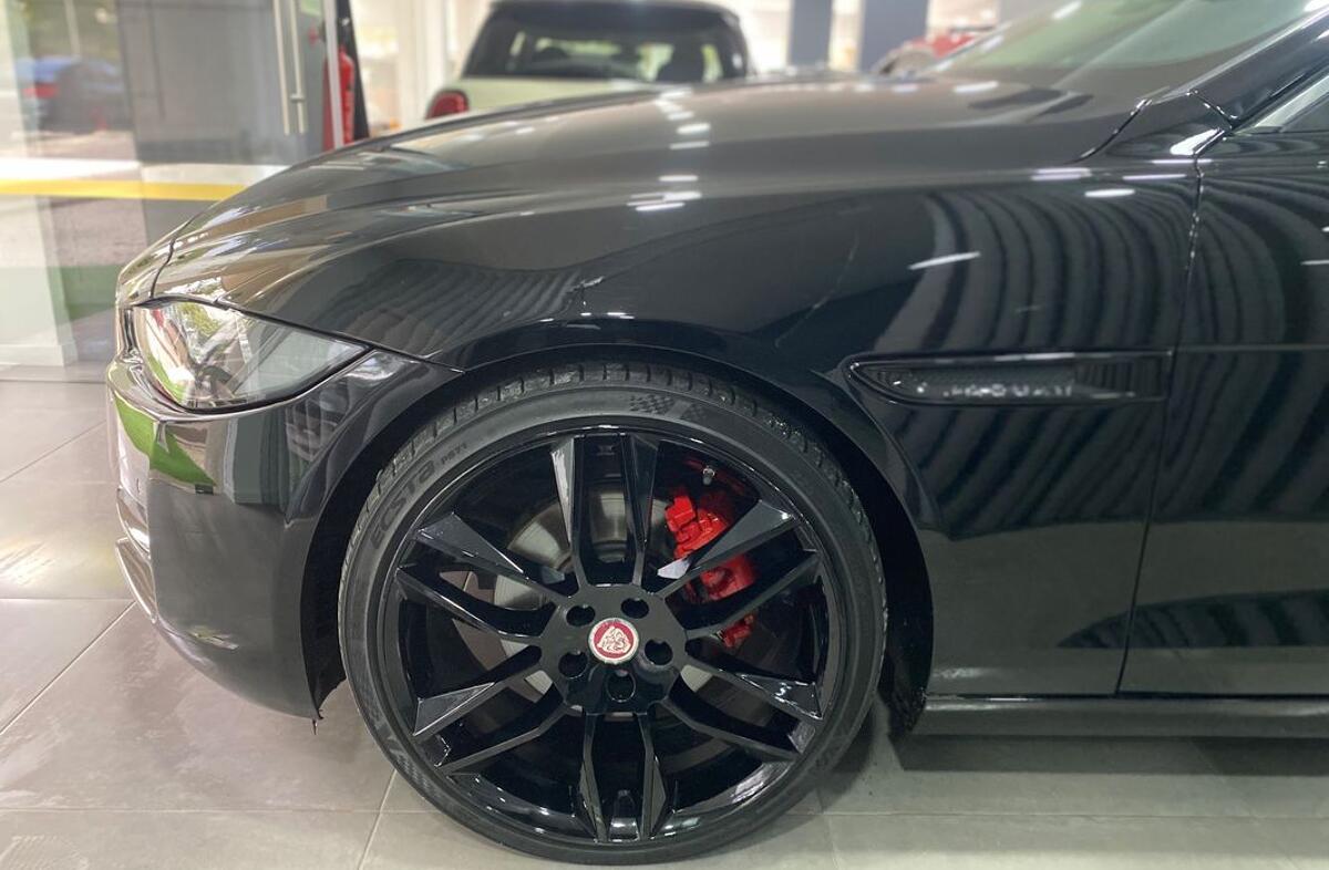 JAGUAR XE 2.0 D Portfolio Aut.