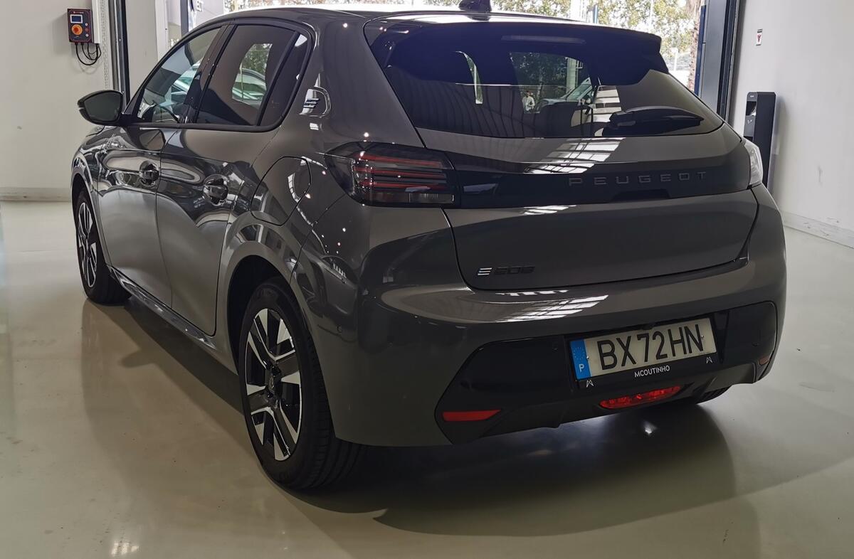 PEUGEOT 208 e- 51 kWh GT