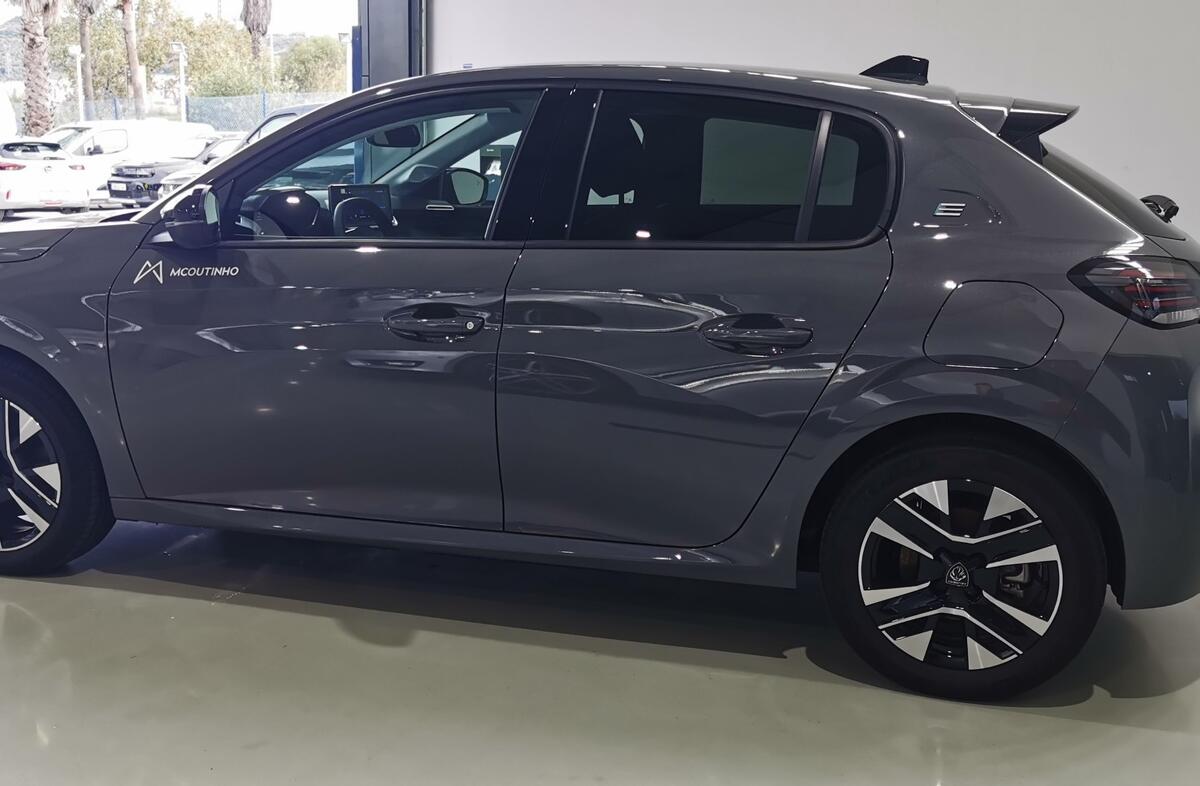 PEUGEOT 208 e- 51 kWh GT