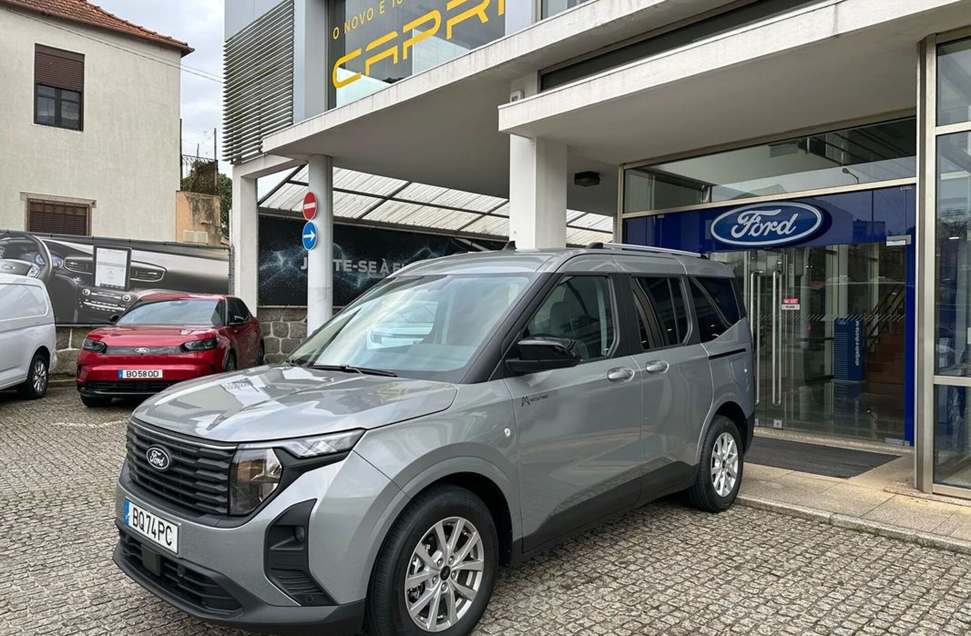 FORD Courier 1.0 EcoBoost Titanium