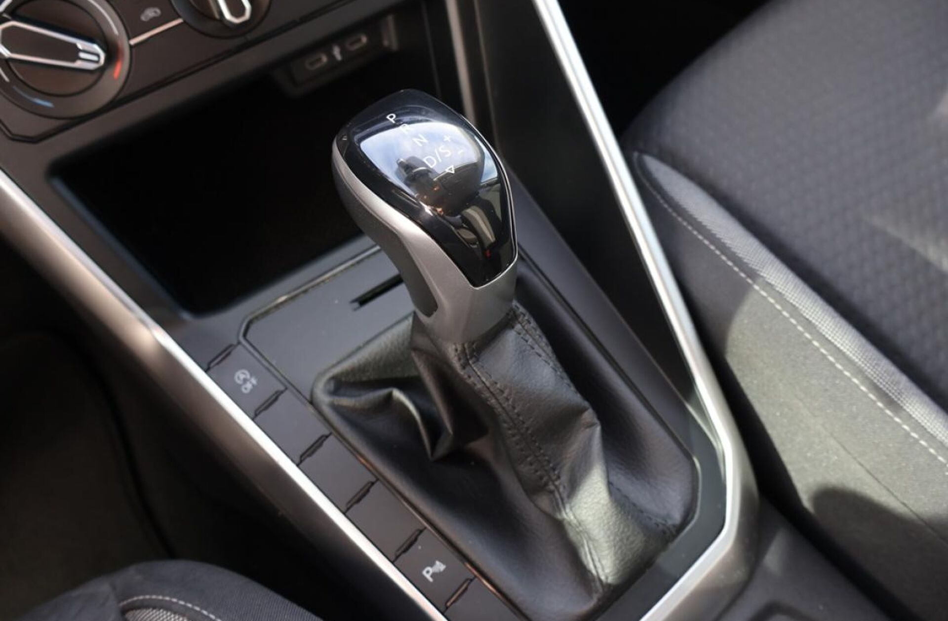 VOLKSWAGEN Polo 1.0 TSI Urban DSG