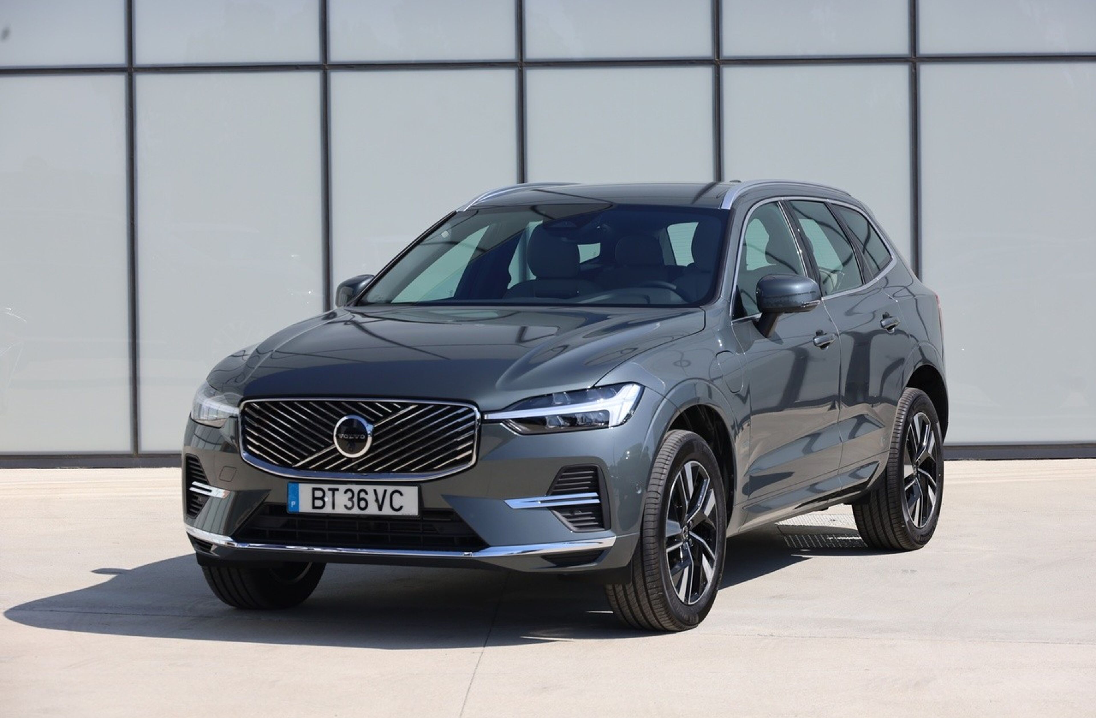 VOLVO XC60 2.0 T6 PHEV Plus Bright AWD