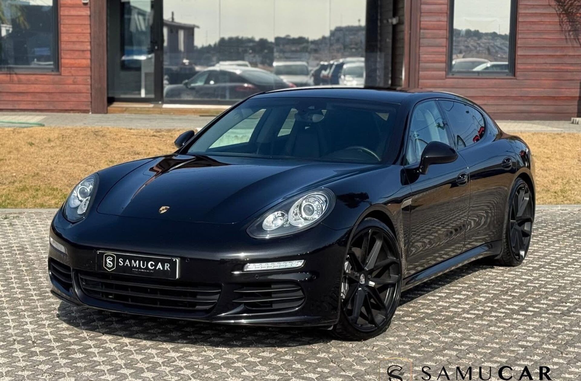 PORSCHE Panamera Platinum Edition