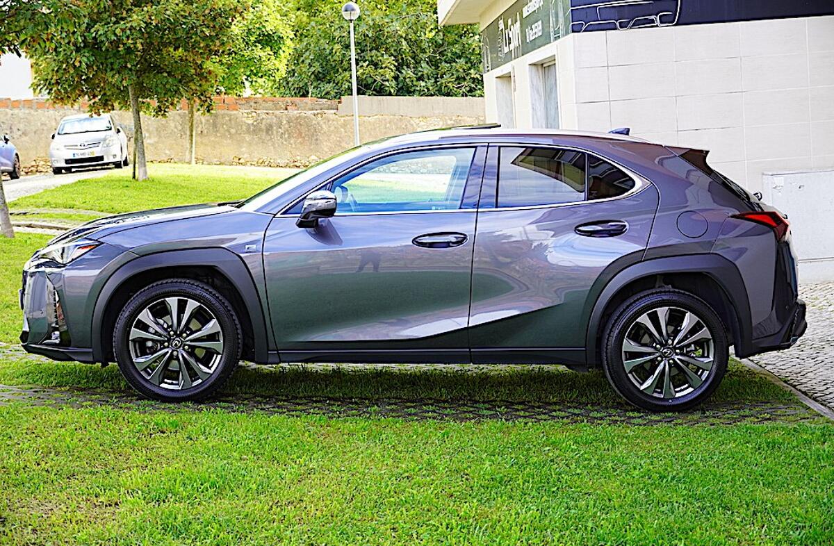 LEXUS UX 250h F Sport