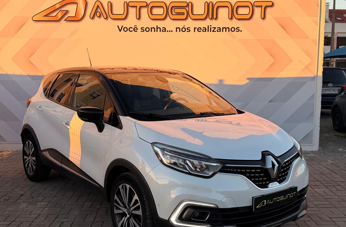 RENAULT Captur 1.2 TCe Initiale Paris