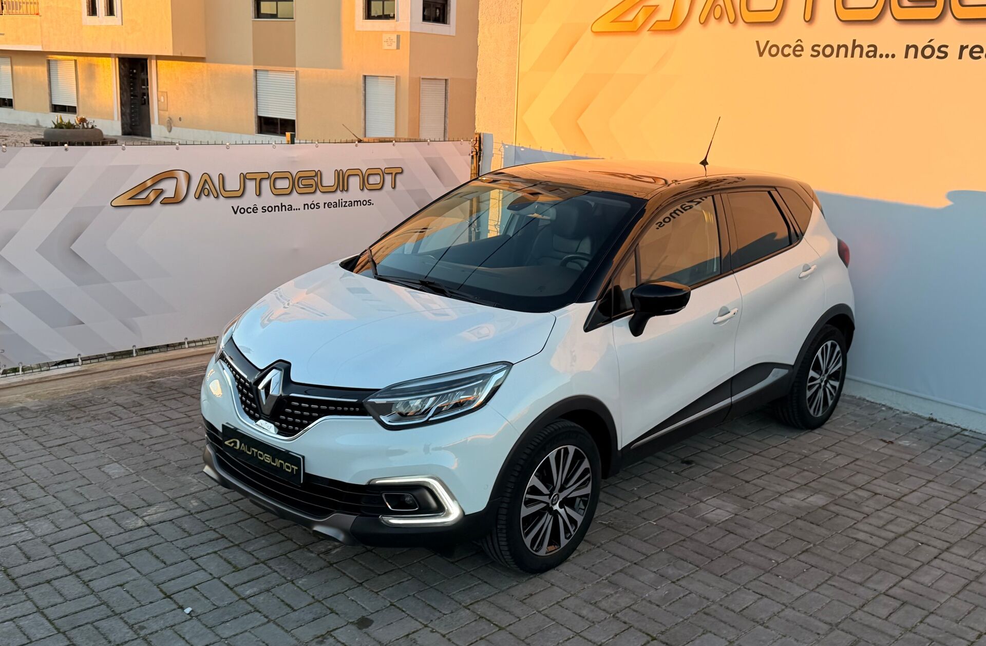 RENAULT Captur 1.2 TCe Initiale Paris