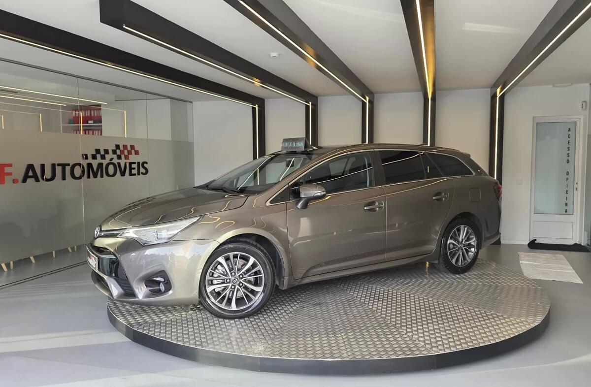 TOYOTA Avensis SW 2.0 D-4D Exclusive+GPS