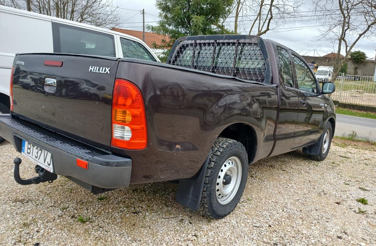 TOYOTA Hilux 2.5 D-4D 2WD CE