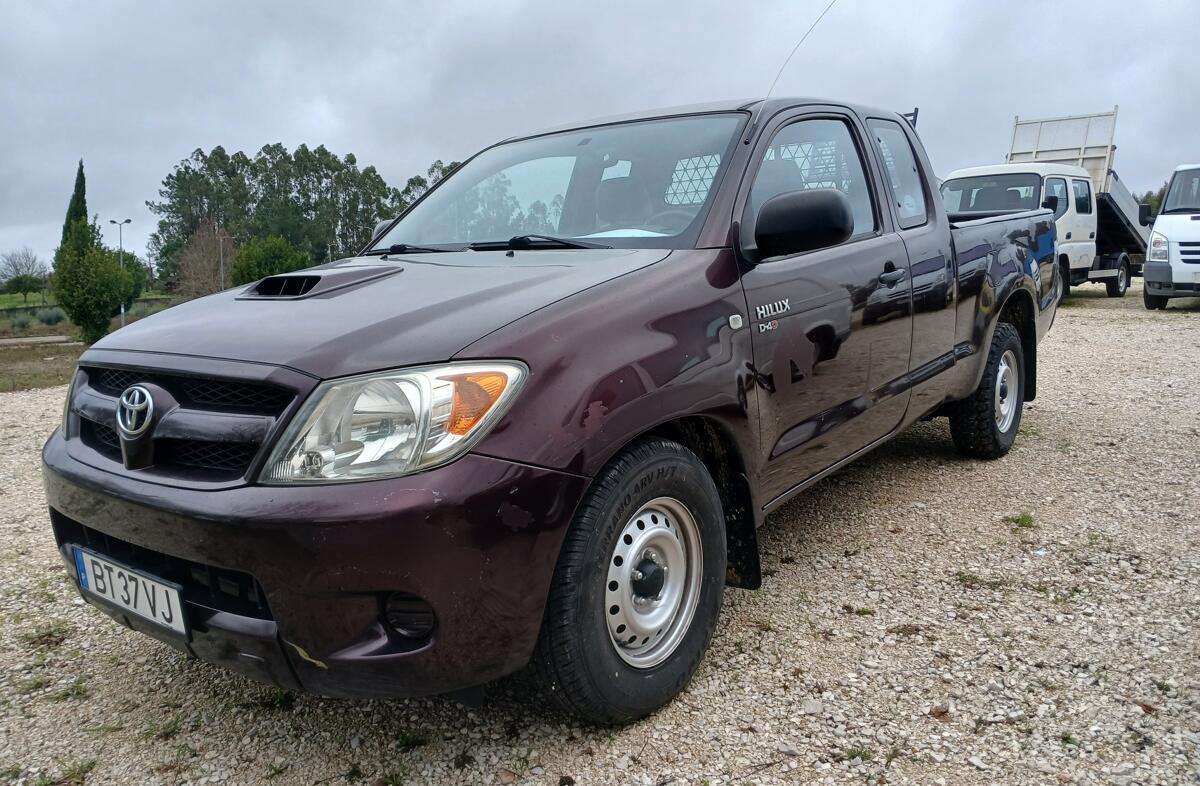 TOYOTA Hilux 2.5 D-4D 2WD CE