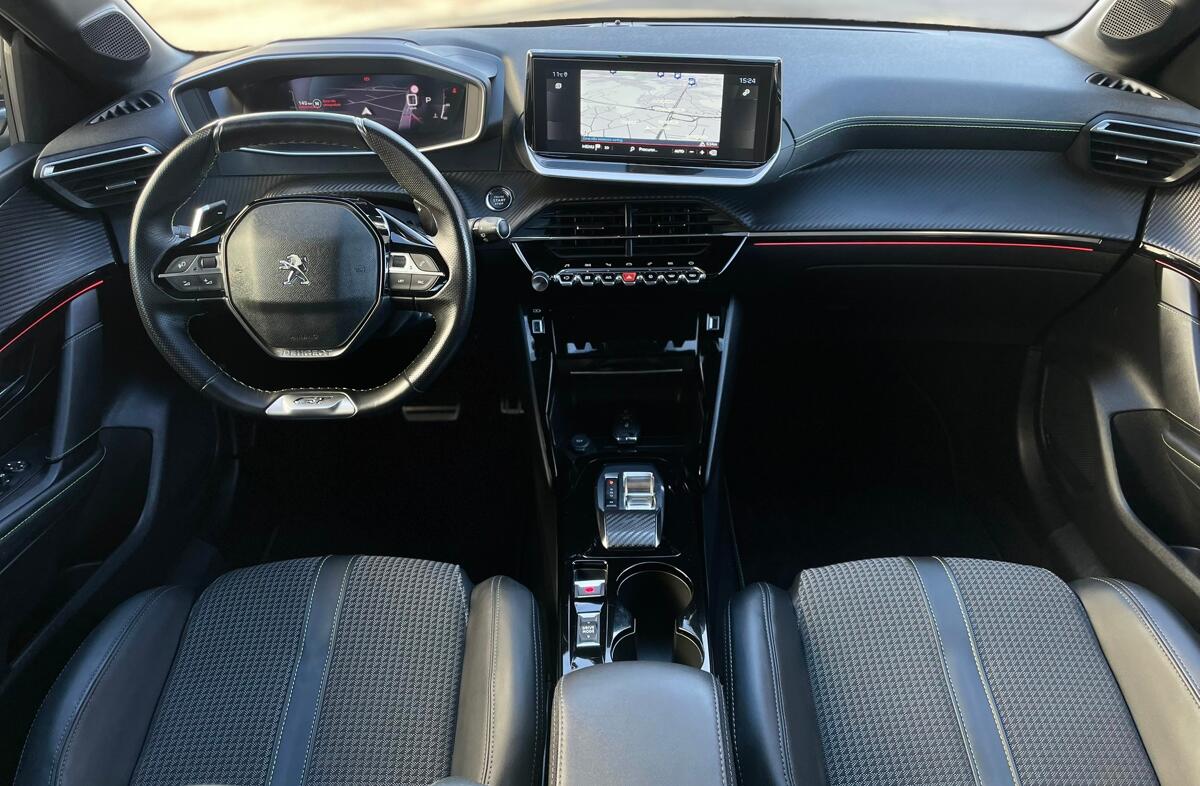 PEUGEOT 208 1.2 PureTech GT EAT8