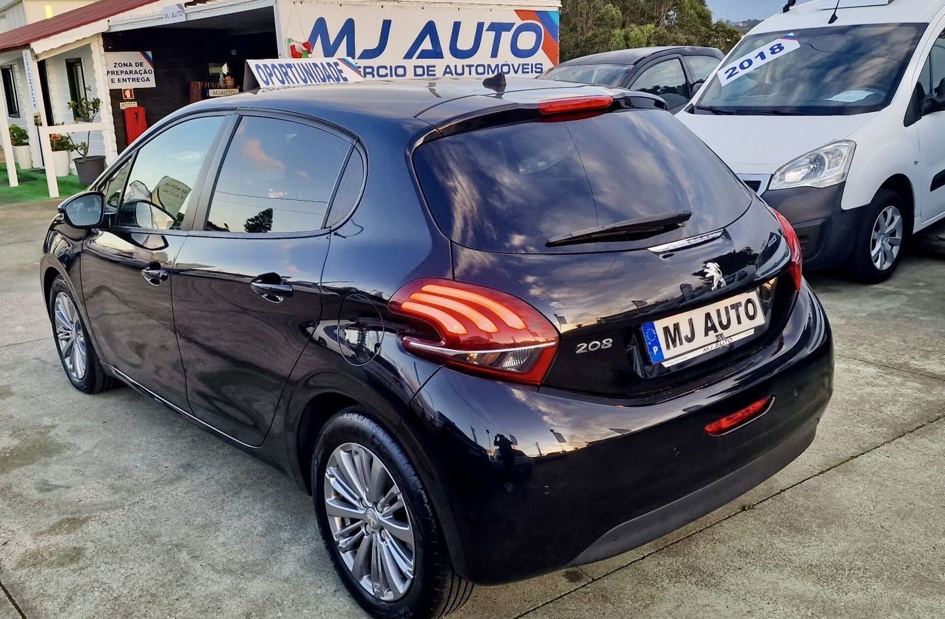 PEUGEOT 208 1.5 BlueHDi Signature
