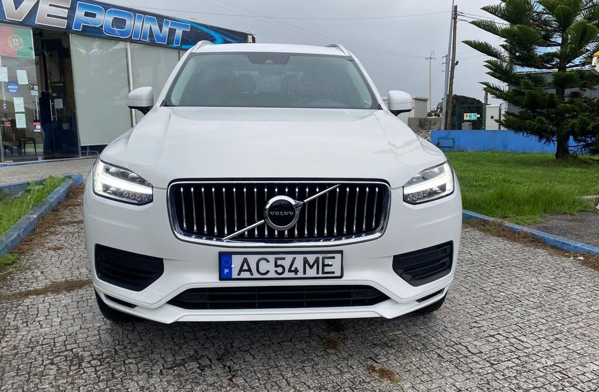 VOLVO XC90 2.0 T8 PHEV Momentum Plus AWD