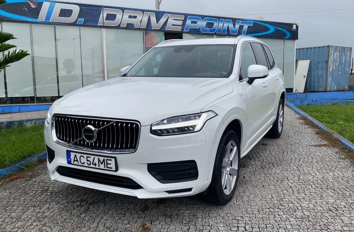 VOLVO XC90 2.0 T8 PHEV Momentum Plus AWD