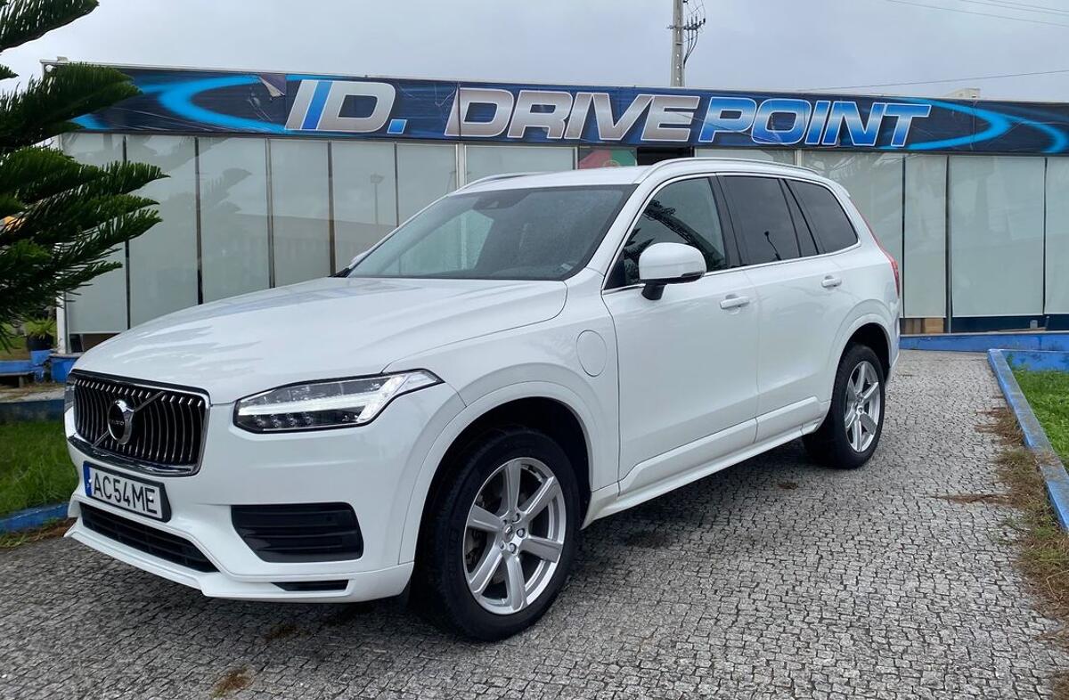 VOLVO XC90 2.0 T8 PHEV Momentum Plus AWD