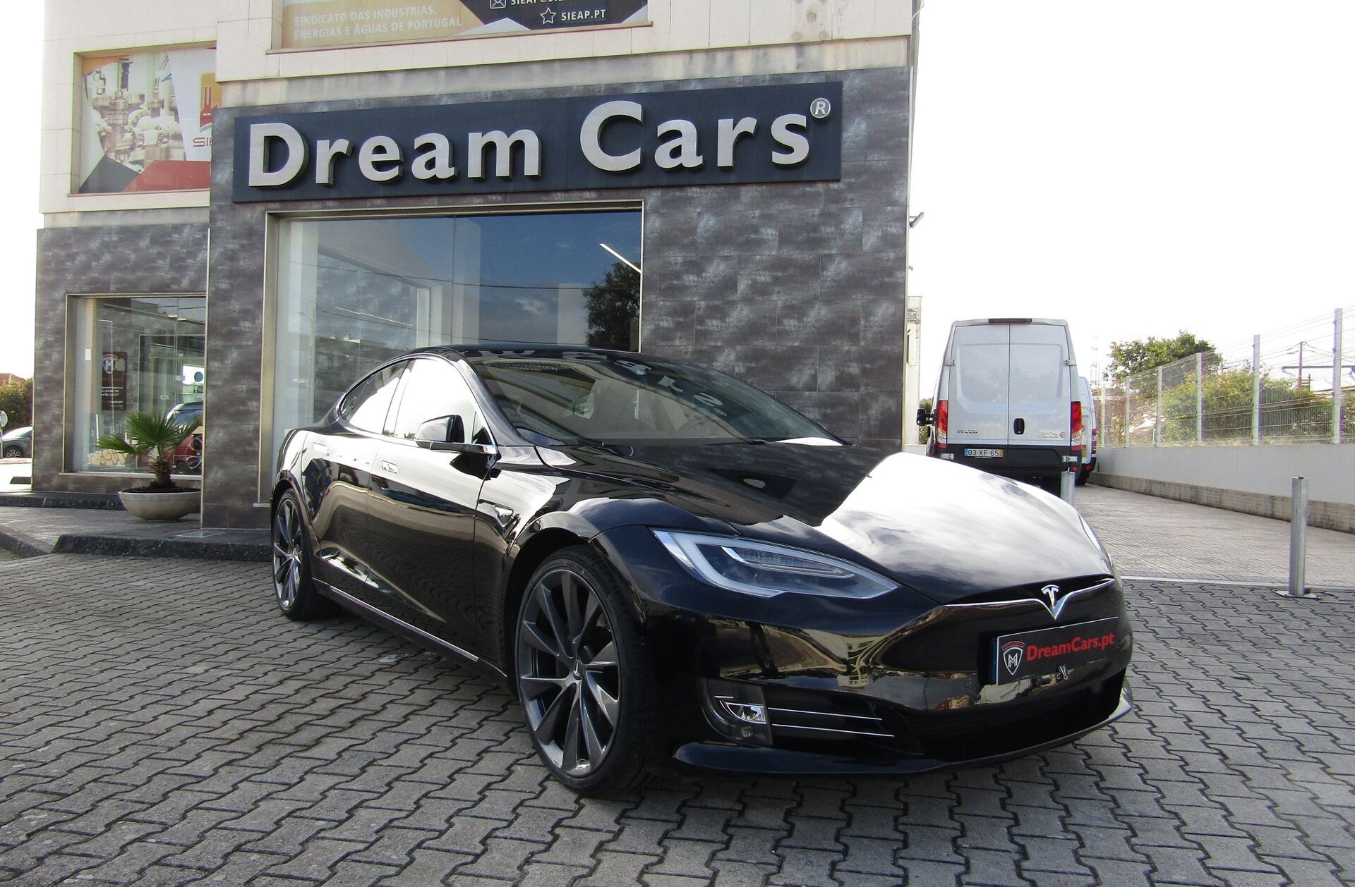 TESLA Model S 75D